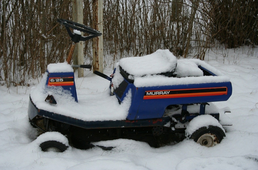 Gartengeräte sollten im Winter trocken und niemals im Freien aufbewahrt werden